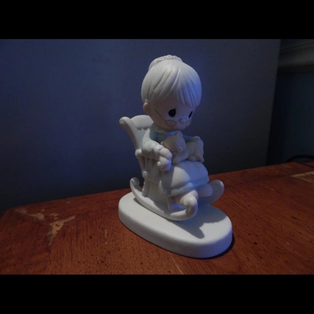 1979 Enesco Precious Moment The Purr-fect Grandma